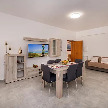 Apartment Golden House