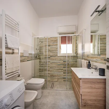 Golden House Apartment *